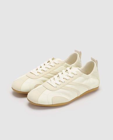  URBAN REVIVO - Giày sneakers nữ cổ thấp chun nhún 