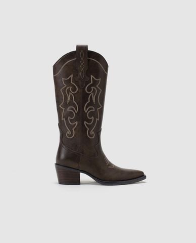  URBAN REVIVO - Boots đế vừa nữ thêu họa tiết 