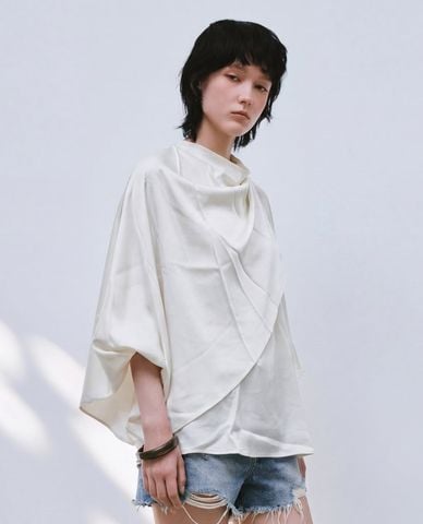  URBAN REVIVO - Áo kiểu nữ cổ lệch thanh lịch 