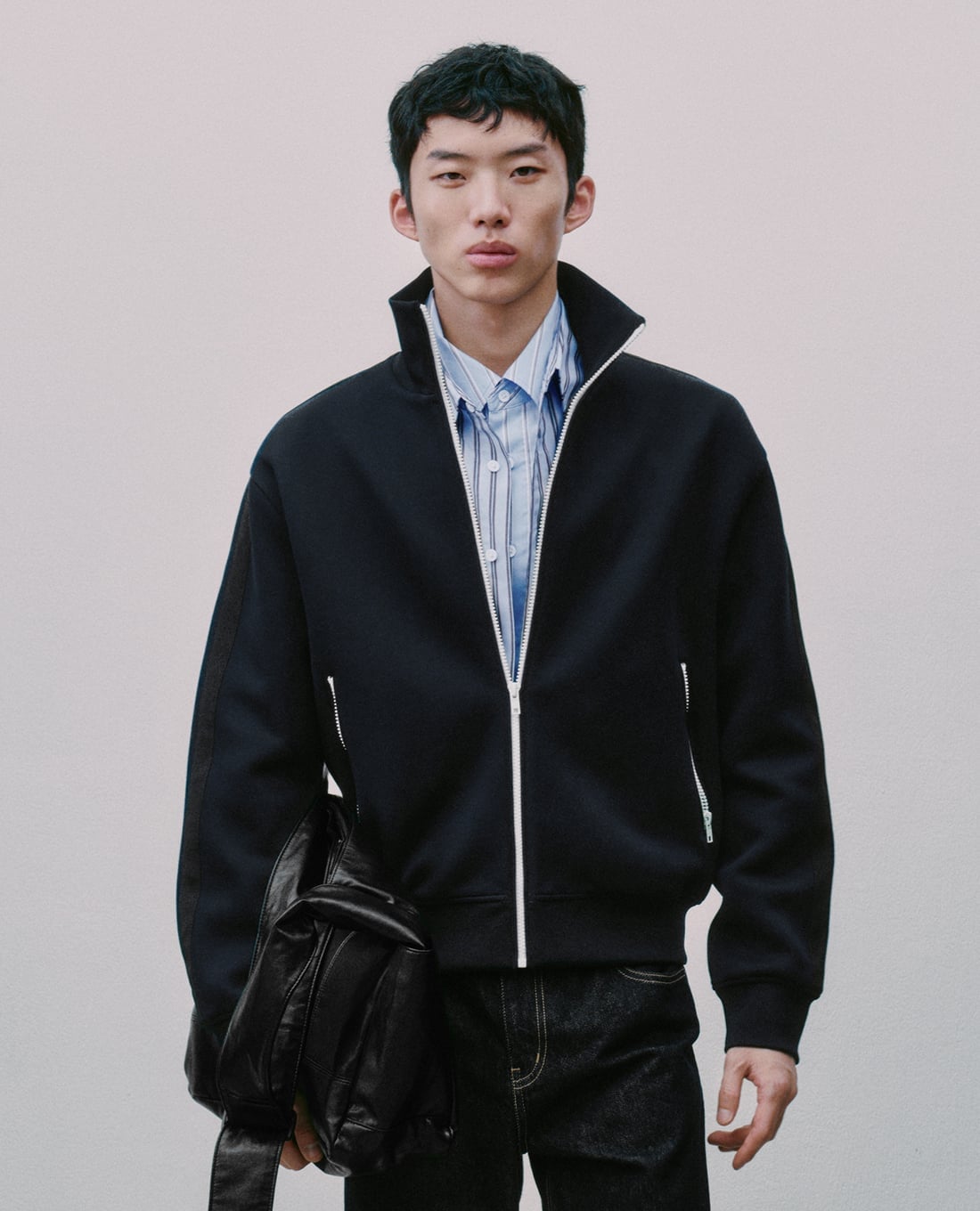 URBAN REVIVO - Áo khoác thể thao nam cổ cao khóa kéo