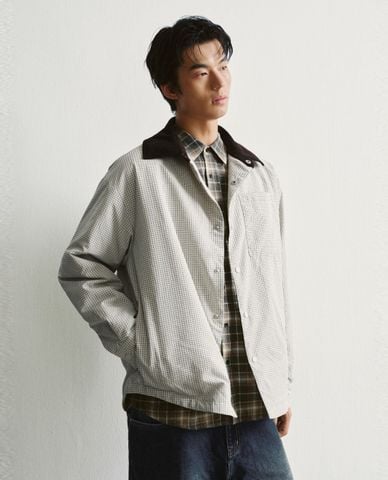  URBAN REVIVO - Áo khoác sơ mi nam phối cổ tương phản 