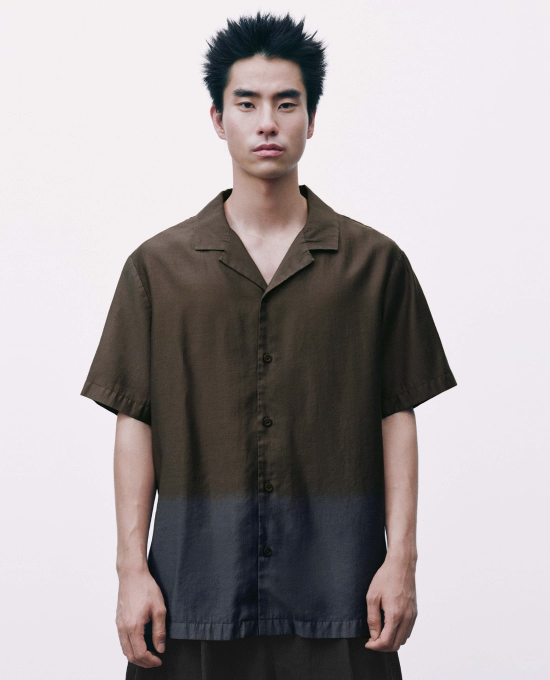 URBAN REVIVO - Áo sơ mi nam cổ bẻ tay ngắn phối màu