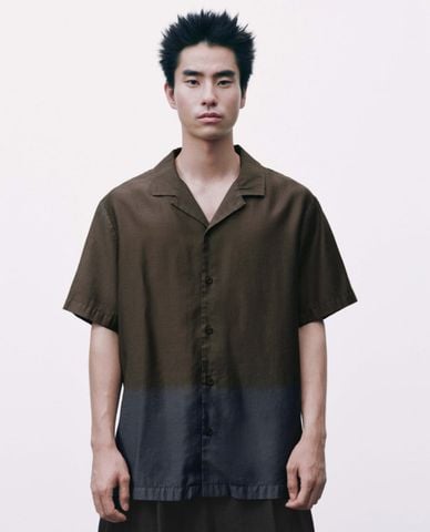  URBAN REVIVO - Áo sơ mi nam cổ bẻ tay ngắn phối màu 