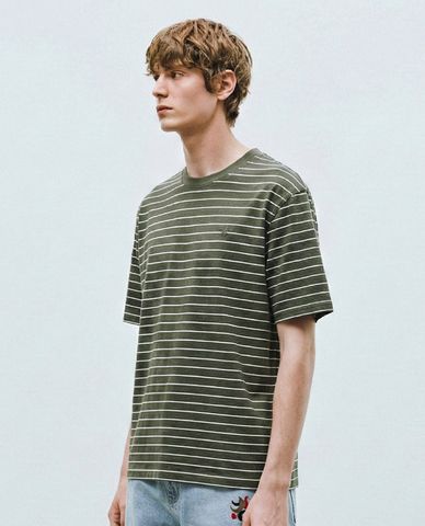  URBAN REVIVO - Áo thun nam cổ tròn tay ngắn kẻ sọc 