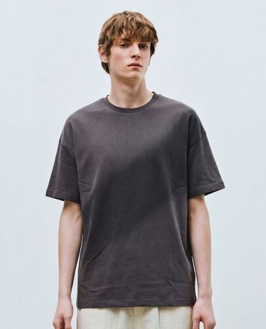  URBAN REVIVO - Áo thun nam cổ tròn tay ngắn trẻ trung 