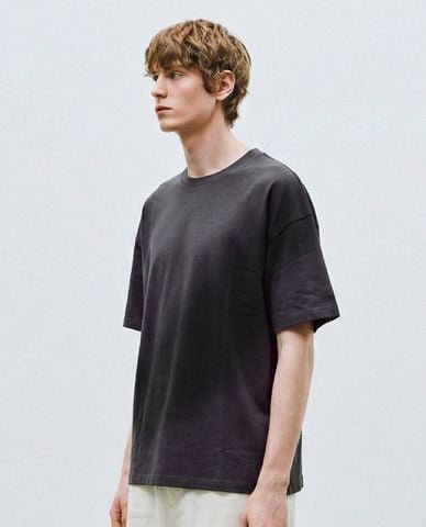  URBAN REVIVO - Áo thun nam cổ tròn tay ngắn trẻ trung 