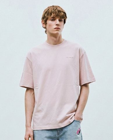  URBAN REVIVO - Áo thun nam cổ tròn tay ngắn in chữ 