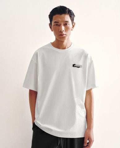  URBAN REVIVO - Áo thun nam cổ tròn tay ngắn phối họa tiết 