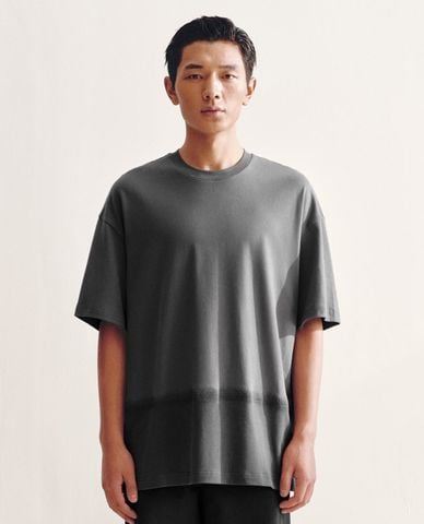  URBAN REVIVO - Áo thun nam cổ tròn tay ngắn loang màu 