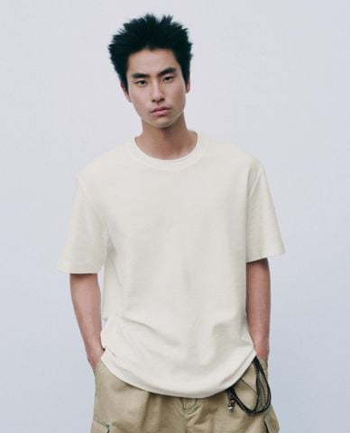  URBAN REVIVO - Áo thun nam cổ tròn tay ngắn 