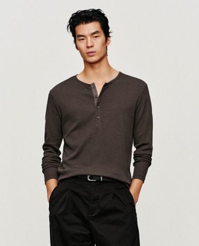  URBAN REVIVO - Áo thun nam cổ henley tay dài 