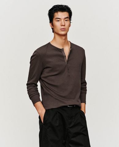  URBAN REVIVO - Áo thun nam cổ henley tay dài 