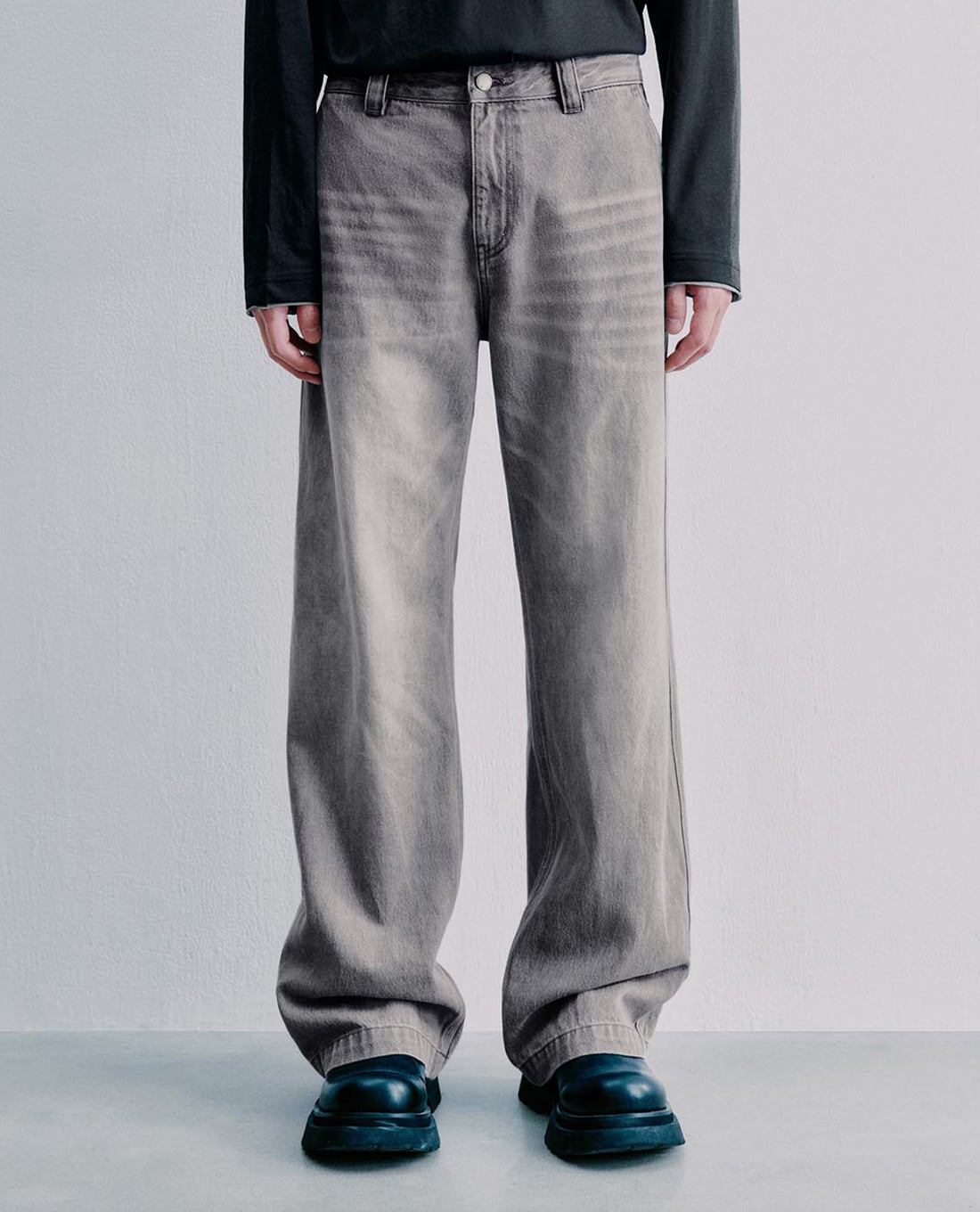 URBAN REVIVO - Quần jeans nam ống đứng wash bạc