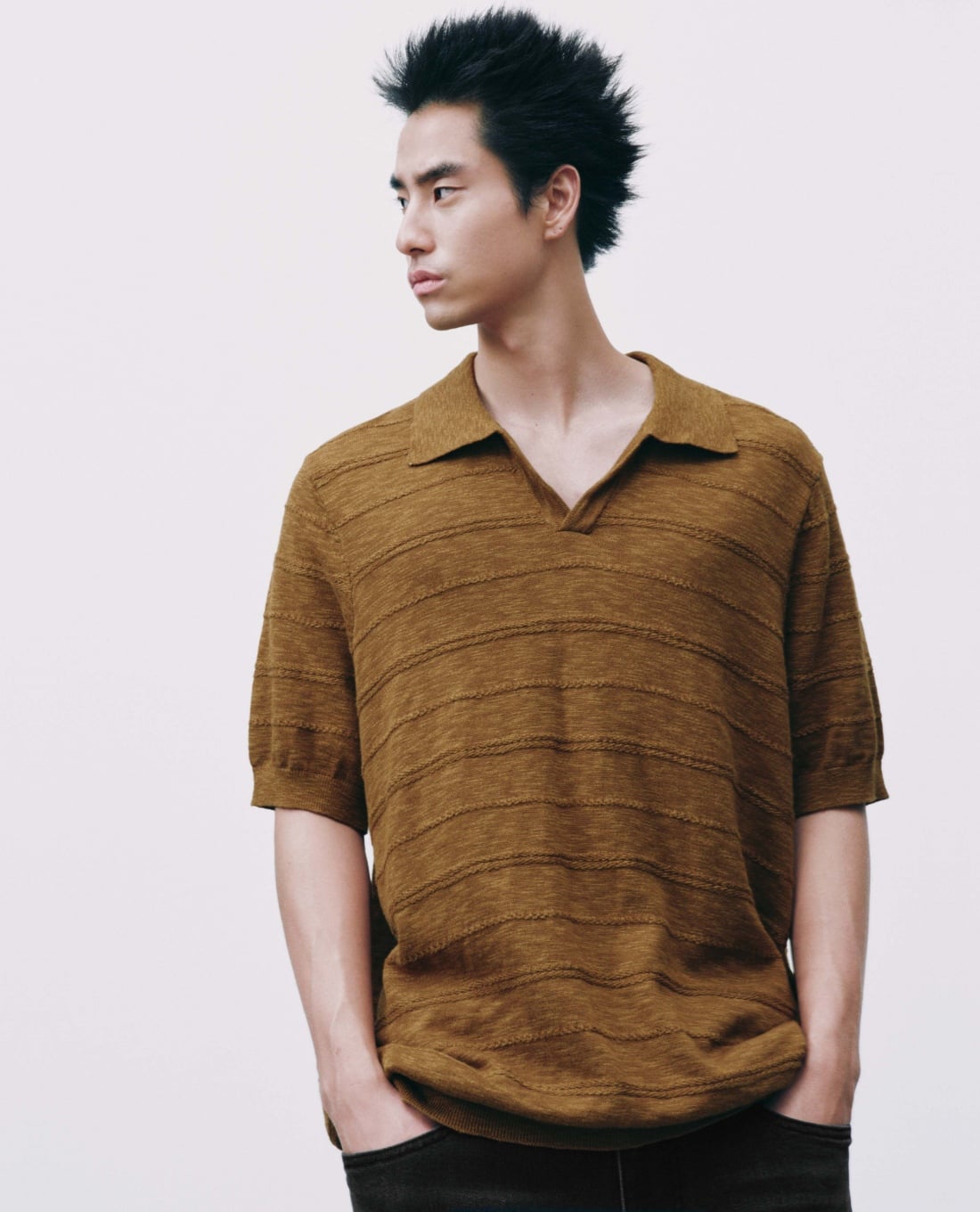 URBAN REVIVO - Áo polo nam dệt kim cổ ve tay ngắn