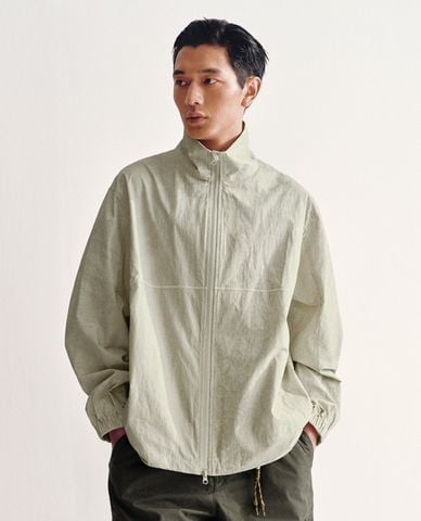  URBAN REVIVO - Áo khoác gió nam cổ cao khóa kéo 