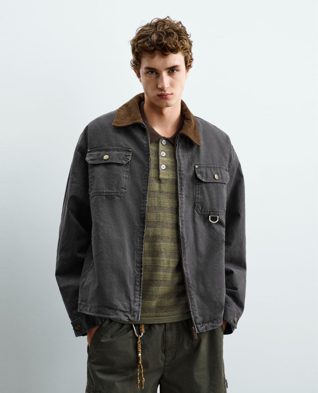 URBAN REVIVO - Áo khoác denim nam cổ nhung tay dài