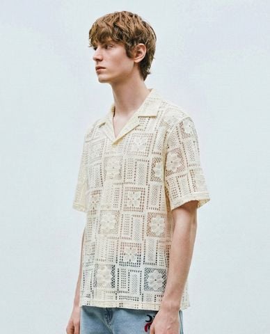  URBAN REVIVO - Áo sơ mi nam cổ bẻ tay ngắn xuyên thấu 