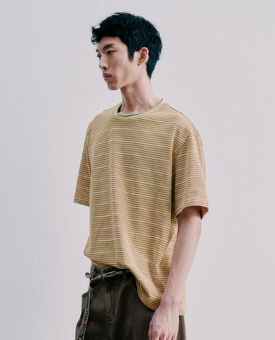  URBAN REVIVO - Áo thun nam cổ tròn tay ngắn kẻ sọc 