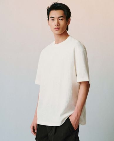  URBAN REVIVO - Áo thun nam cổ tròn tay ngắn 