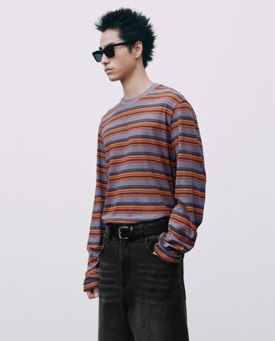  URBAN REVIVO - Áo thun nam cổ tròn tay dài họa tiết kẻ sọc 