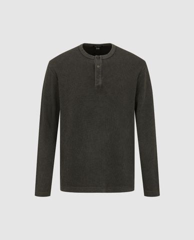  URBAN REVIVO - Áo dệt kim nam cổ tròn tay dài phối khuy 