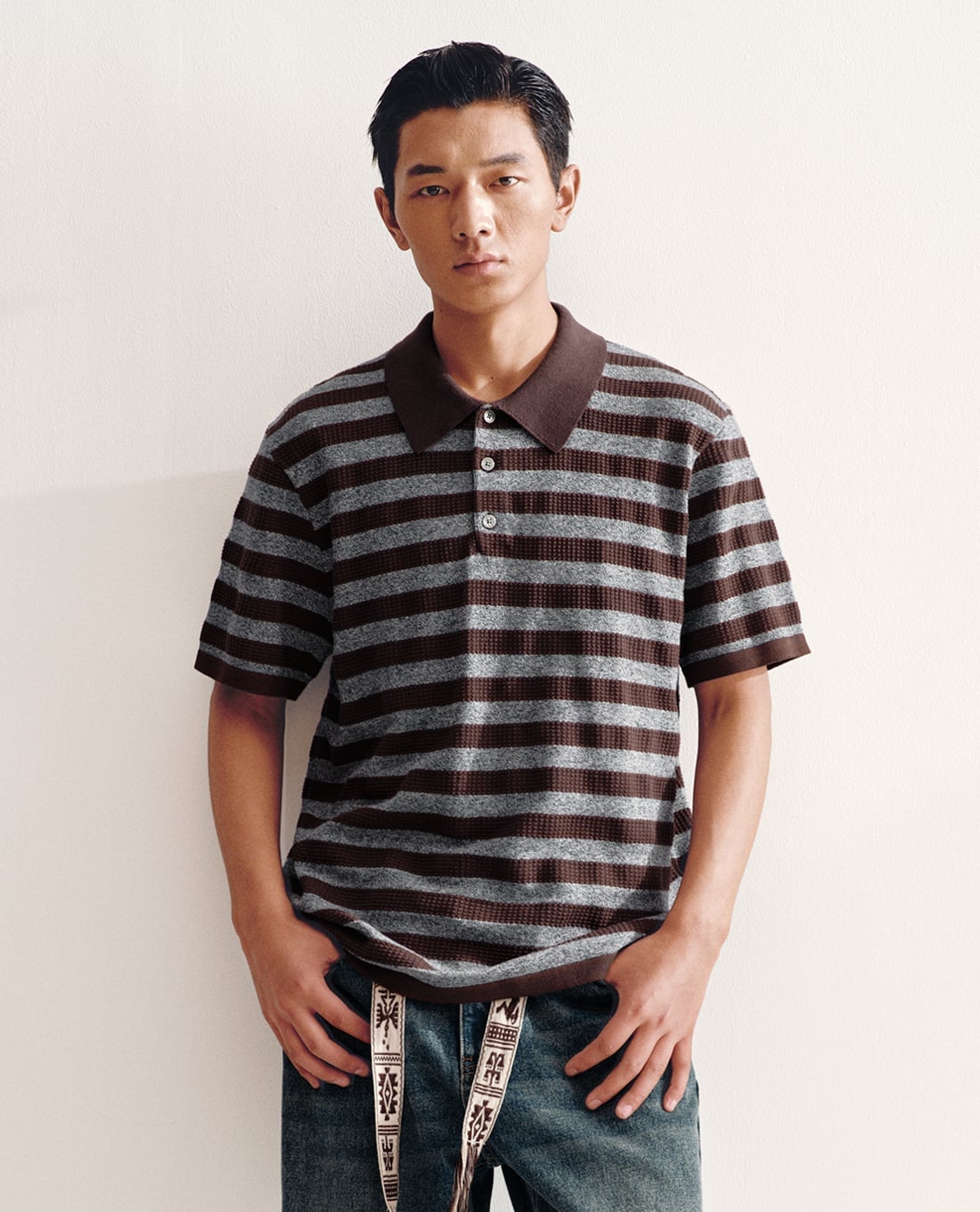 URBAN REVIVO - Áo polo nam dệt kim tay ngắn kẻ sọc