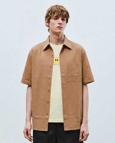  URBAN REVIVO - Áo sơ mi nam cổ bẻ tay ngắn thanh lịch 