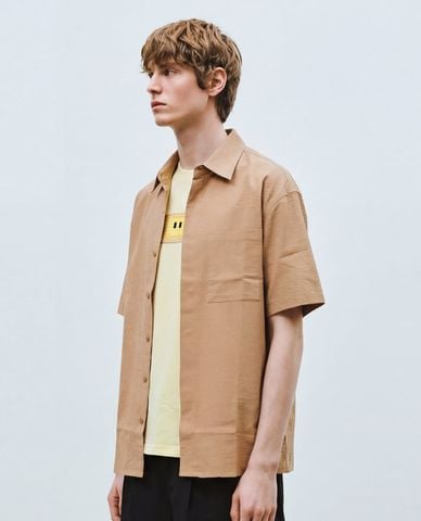  URBAN REVIVO - Áo sơ mi nam cổ bẻ tay ngắn thanh lịch 