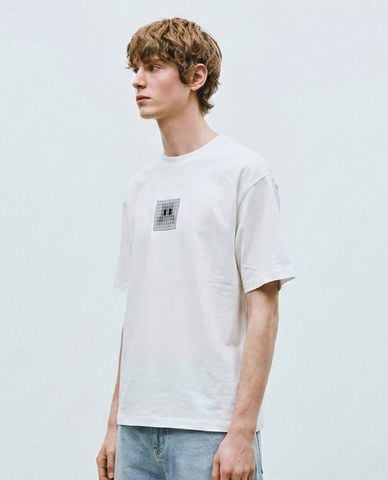  URBAN REVIVO - Áo thun nam cổ tròn tay ngắn in họa tiết 