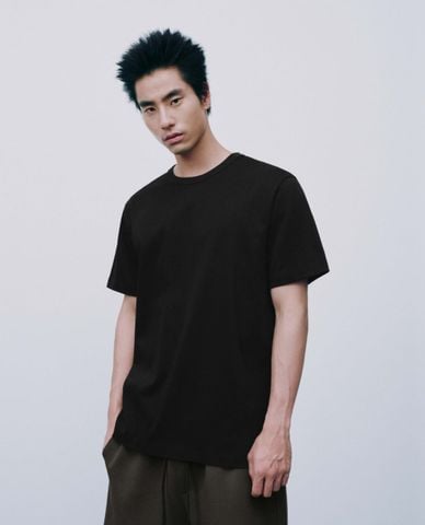  URBAN REVIVO - Áo thun nam cổ tròn tay ngắn tối giản 