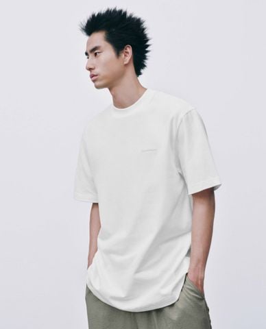  URBAN REVIVO - Áo thun nam cổ tròn tay ngắn phối chữ 