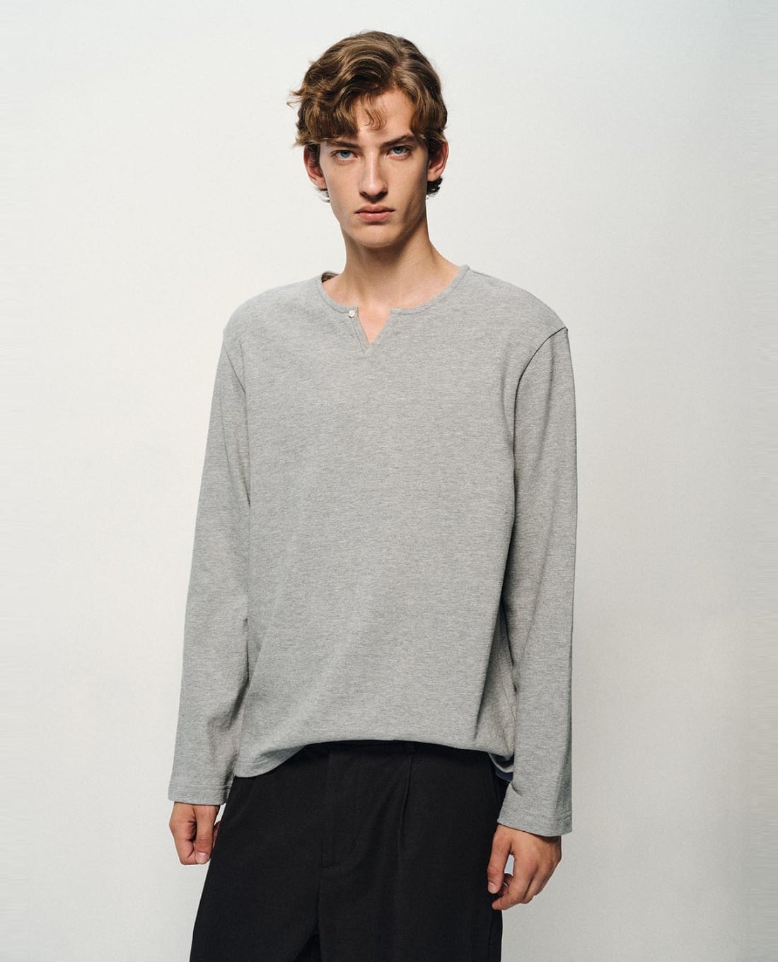 URBAN REVIVO - Áo thun nam cổ henley tay dài