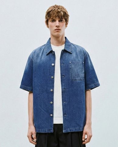  URBAN REVIVO - Áo sơ mi denim nam tay ngắn phối túi 
