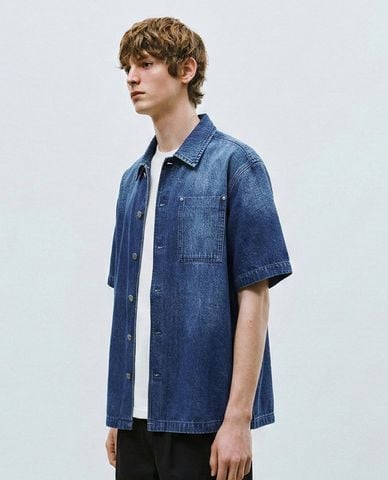  URBAN REVIVO - Áo sơ mi denim nam tay ngắn phối túi 