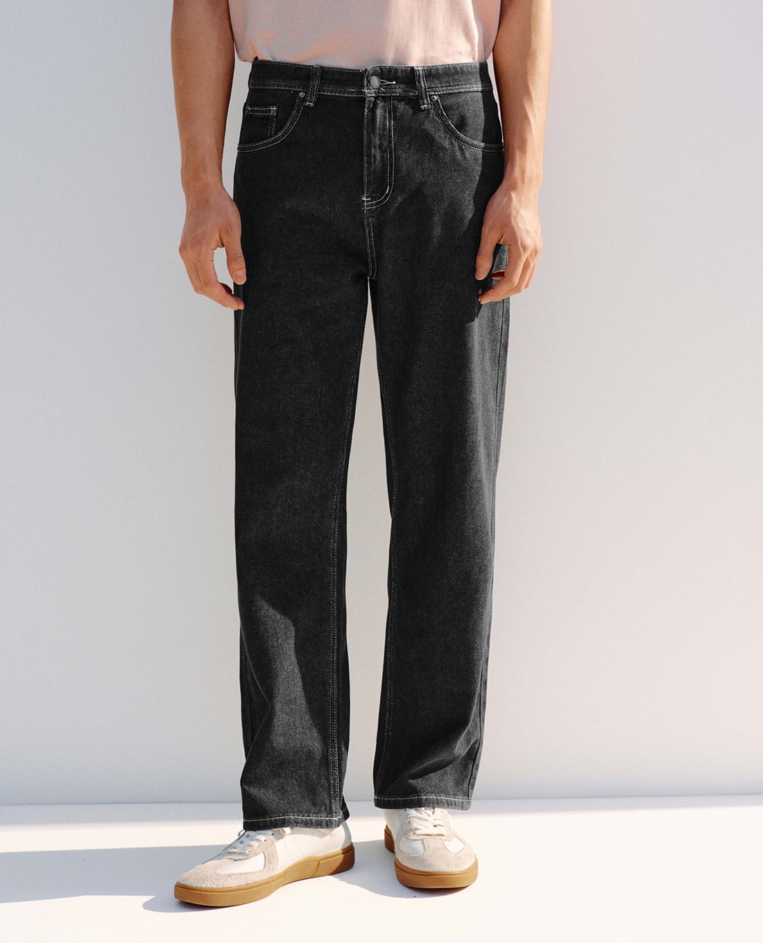 URBAN REVIVO - Quần jeans nam ống đứng cổ điển