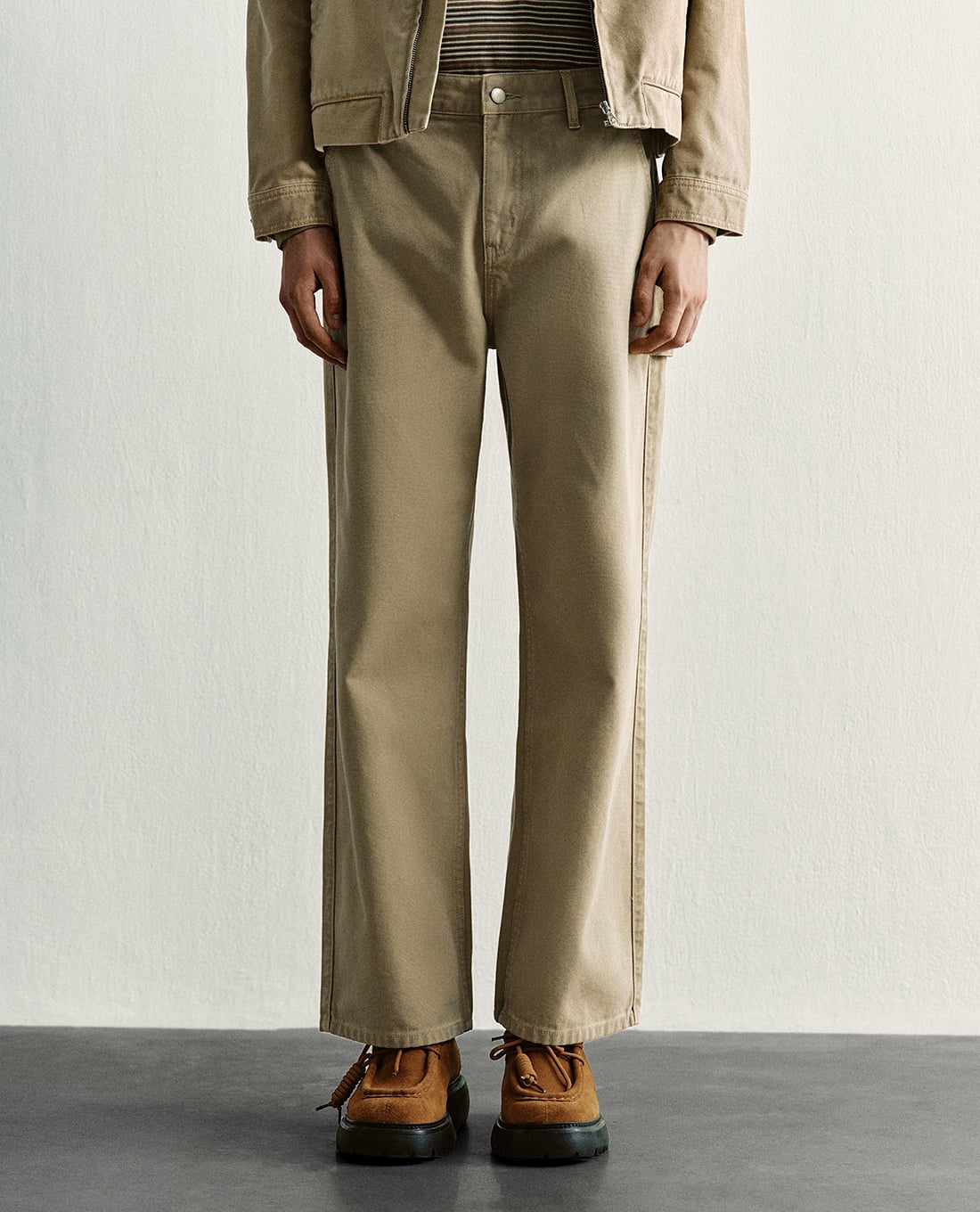 URBAN REVIVO - Quần jeans nam ống đứng cá tính