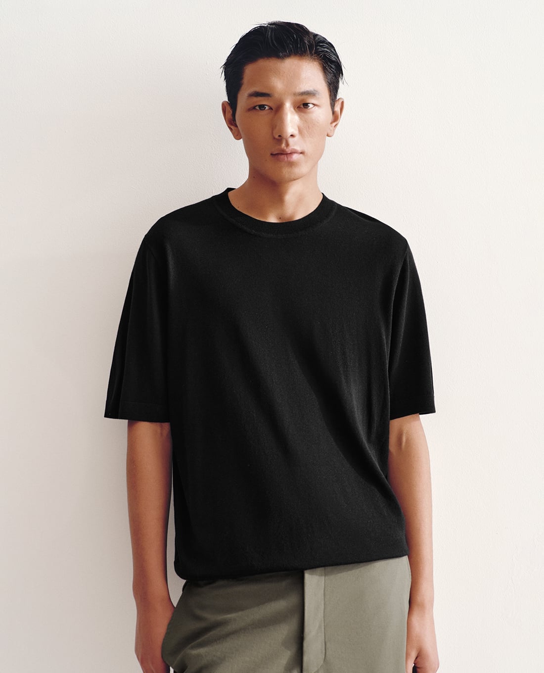 URBAN REVIVO - Áo dệt kim nam cổ tròn tay ngắn bo gấu