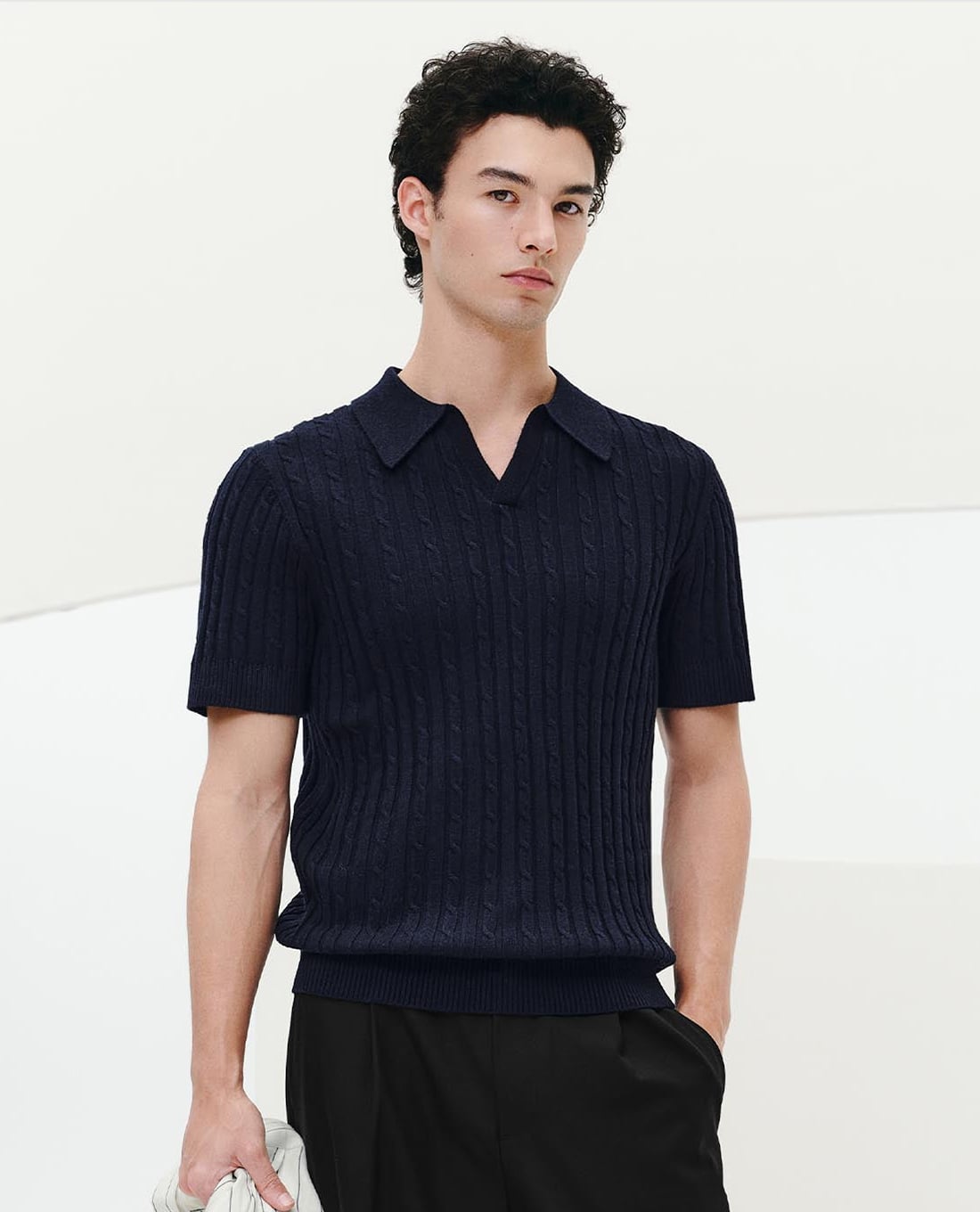 URBAN REVIVO - Áo dệt kim nam cổ bẻ tay ngắn