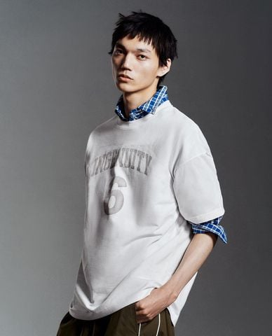  URBAN REVIVO - Áo thun nam cổ tròn tay ngắn trẻ trung 