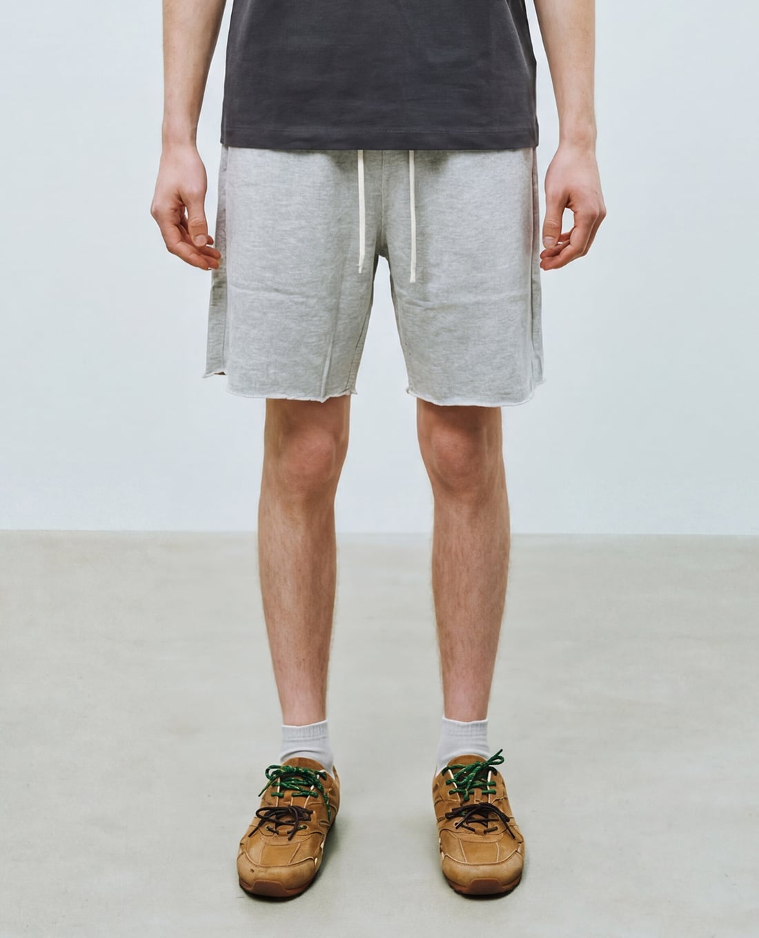 URBAN REVIVO - Quần short nam ống rộng lưng thun