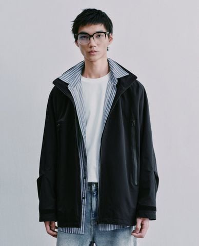  URBAN REVIVO - Áo khoác thể thao nam cổ cao hiện đại 