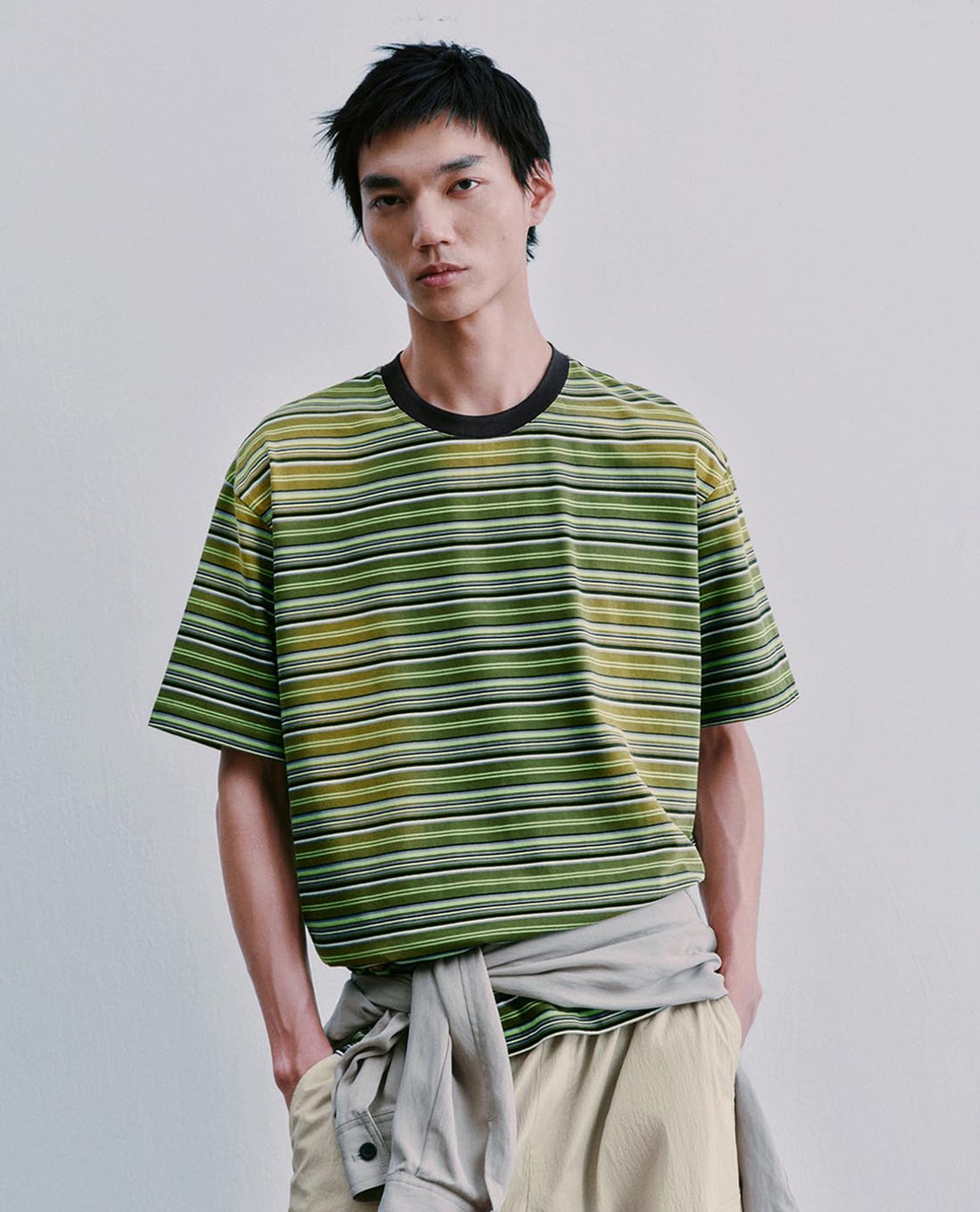 URBAN REVIVO - Áo thun nam cổ tròn tay ngắn kẻ sọc