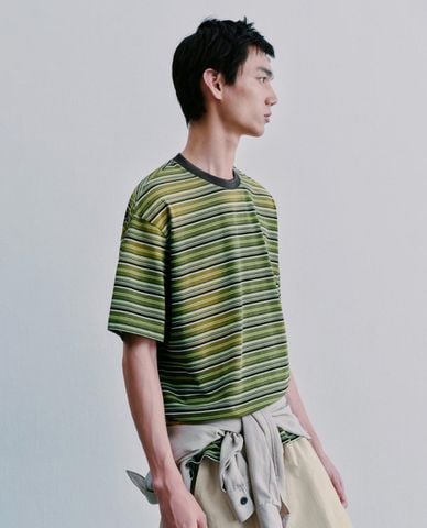  URBAN REVIVO - Áo thun nam cổ tròn tay ngắn kẻ sọc 