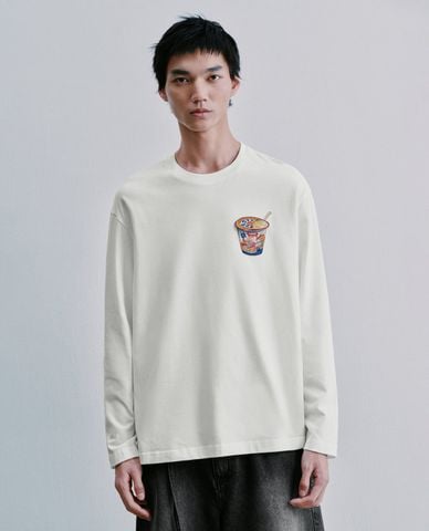  URBAN REVIVO - Áo thun nam cổ tròn tay dài in hình 