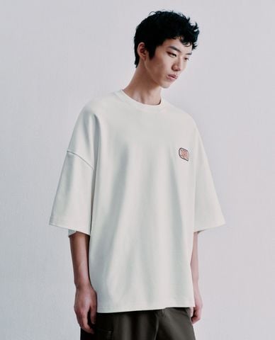  URBAN REVIVO - Áo thun nam cổ tròn tay ngắn in hình 