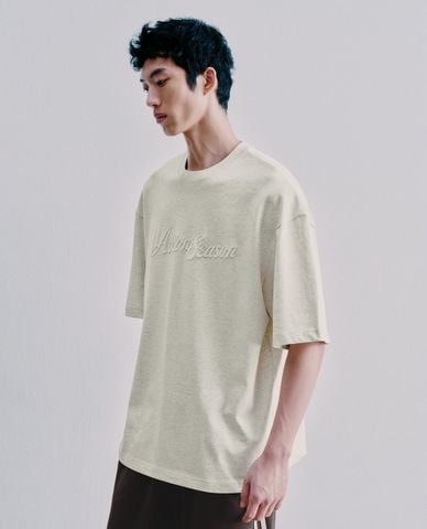  URBAN REVIVO - Áo thun nam cổ tròn tay ngắn in chữ 