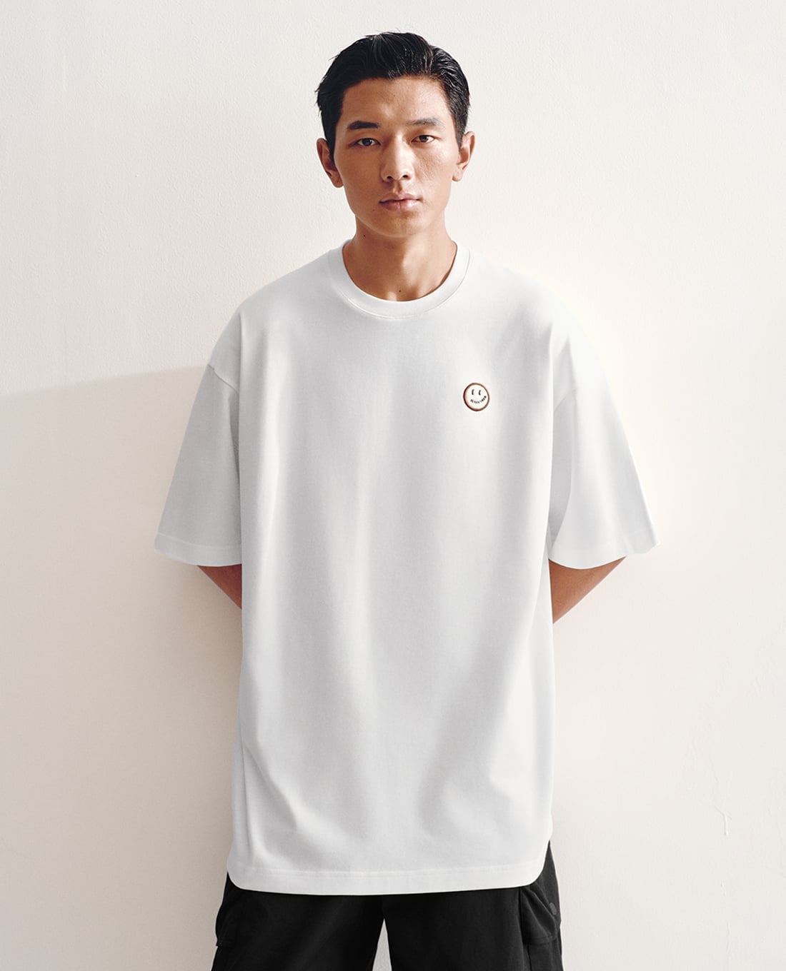 URBAN REVIVO - Áo thun nam cổ tròn tay ngắn cá tính