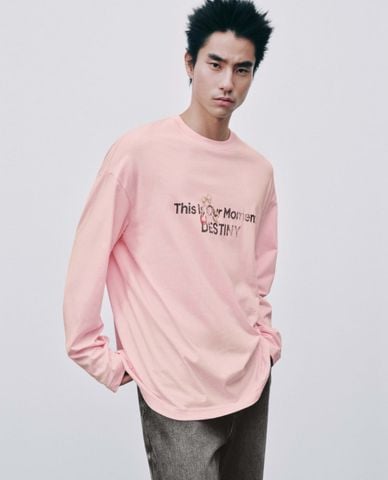  URBAN REVIVO - Áo thun nam cổ tròn tay dài in chữ 