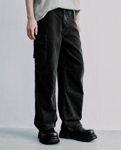  URBAN REVIVO - Quần jeans nam ống đứng phối túi hộp 