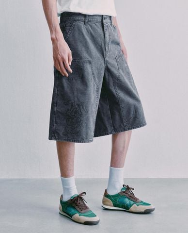  URBAN REVIVO - Quần short jeans nam wash đậm phối túi 